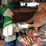 Pandu HW Sebar Nasi Kotak ke Pasar, Begini Respon Pedagang