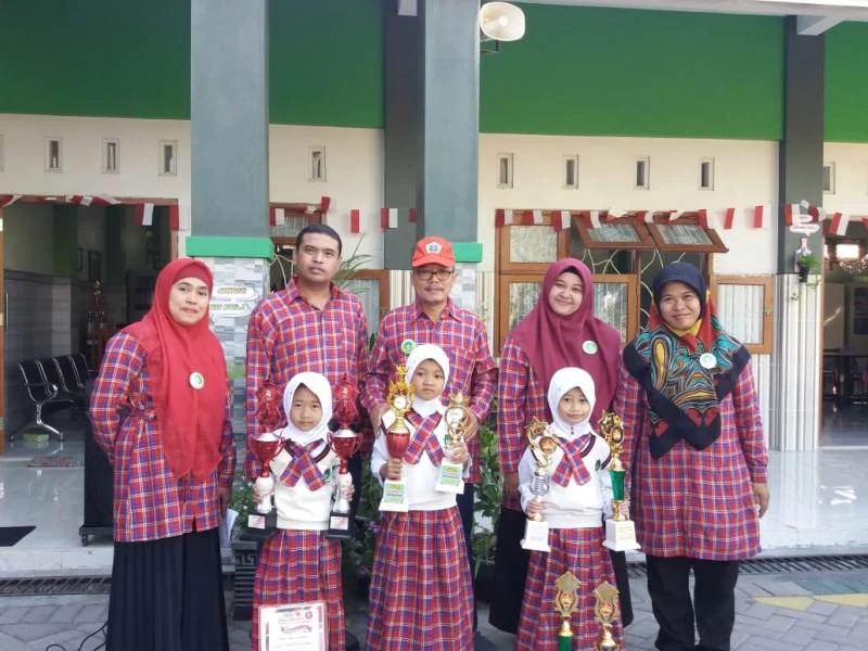 Sekali Datang, Tiga Tempat Lomba Dijuarai Siswa SD Almadany