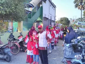 Agustusan Ditutup dengan Jalan Sehat Keliling Kampung