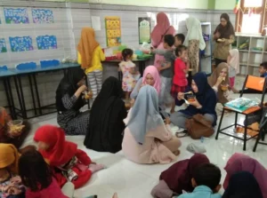 Usai Terima Rapor, Langsung Gelar Tasyakuran di Kelas