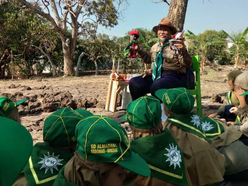 Asyik! Ada Pelajaran Dongeng di Bawah Pohon Mangga