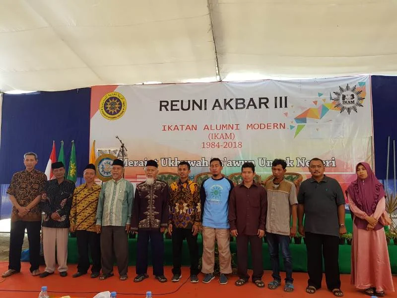 Di Sela Reuni, Alumni Pondok Modern Melakukan Ini