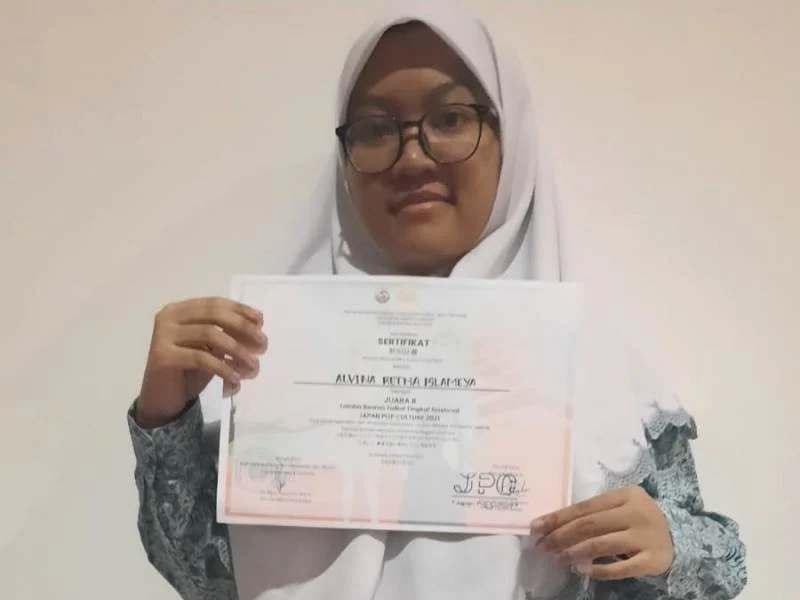 Alvina, Siswi Smamda Surabaya Juara Pidato Bahasa Jepang