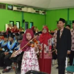 Tari Remo dan Musik Violin Ramaikan Wisuda SD Muhammadiyah 18 Surabaya