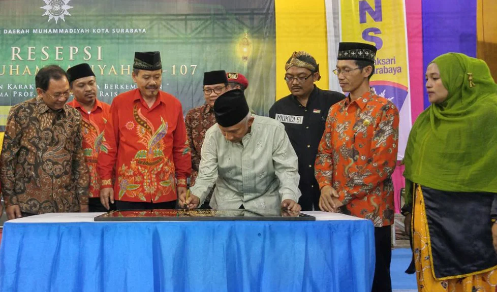 Amien Rais Disambut Meriah di Surabaya, Resmikan Panti Trensains Muhammadiyah