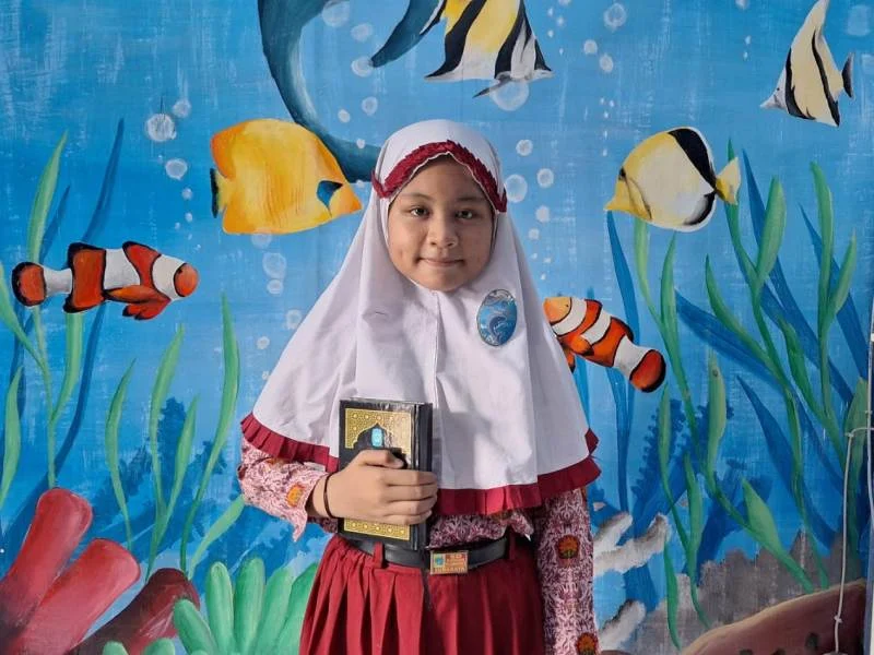 Hafal Tujuh Juz Siswa Ini Terima Beasiswa