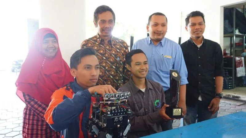 UMM Juarai Kontes Robot Indonesia