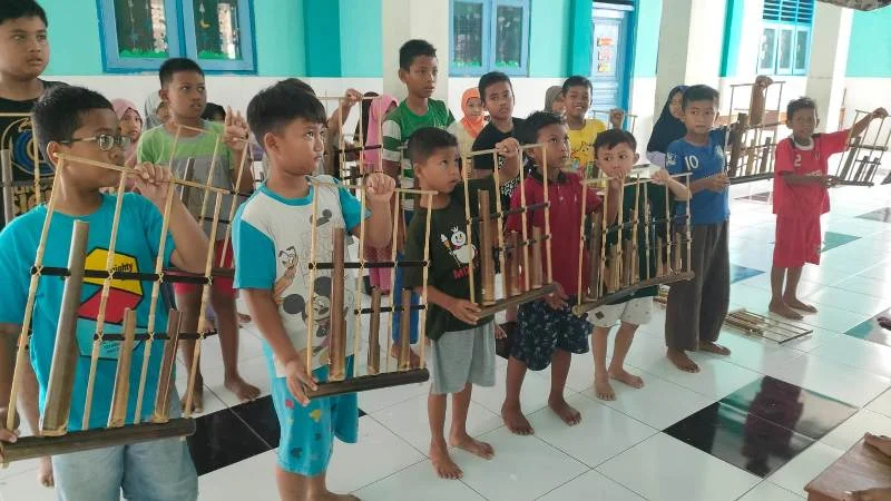 Ekskul Angklung Dibuka Pesantren Ini