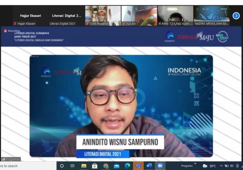 Dunia Virtual Tembus Ruang dan Waktu Diulas Webinar Smamda Surabaya