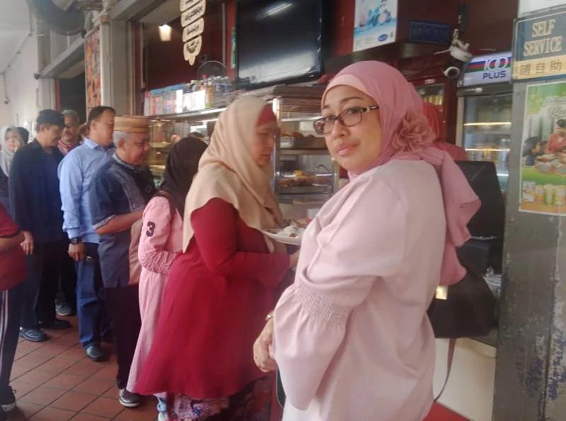 Antre Sarapan di Kampung Glam Cafe, Pilih Lontong atau Nasi Lemak