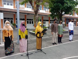 Parade Kostum Khas Gresik di Apel Hardiknas Spemdalas