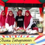 Gelar 15 Stand Bazar, Cara Siswa Kelas Passion Entrepreneur SMAM 1 Gresik Praktikkan Bisnis