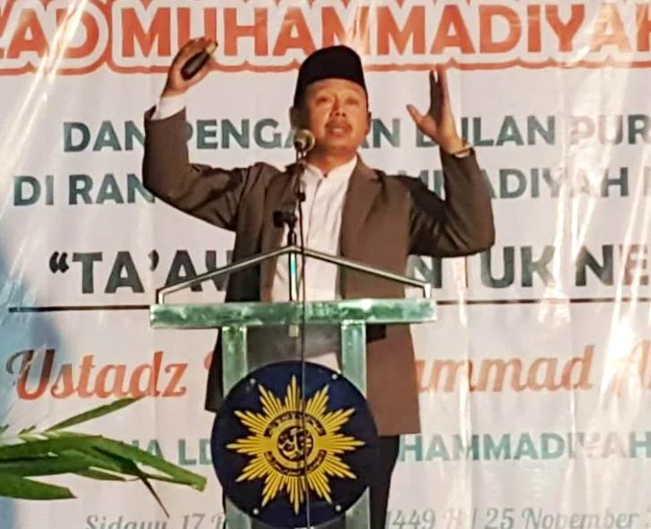 Diterpa Gerimis Warga Sidayu Membanjiri Pengajian Milad