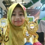 10 Piala Diborong Dua Siswa Almadany dalam Kompetisi Daur Ulang