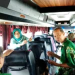 Mendadak Jadi Penjaja Asongan Pulsa Roaming di Atas Bas Pesiaran