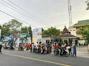 Civitas Akademika Ummad Bagi 75 Paket Takjil
