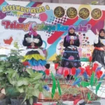 Penampilan Tetap Anggun dan Cantik dengan Busana Sampah Kresek