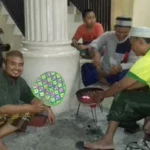 Aroma Bakaran Sate Membuat Sahur Bersama di Masjid Ini Makin Mantap