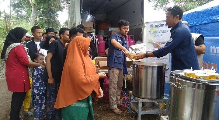 Tangis Haru saat Bakso Lazismu Hadir di Gempa Cianjur