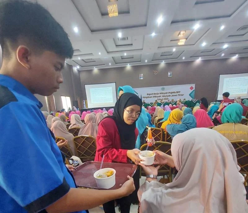 Bakso 800 Mangkok dari Lazismu Hangatkan Rakerwil PWA Jatim