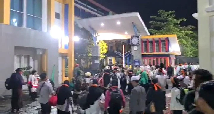 Gubernur Khofifah Promosi Bakso Gratis Umsida Lazismu