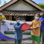 SD Muwri Bagi Sembako ke Warga Terdampak Pandemi