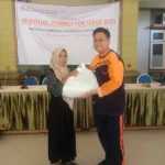 Peserta Sujou Spemdalas Bagikan Paket Sembako ke Warga