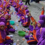 Menanam Bambu Hoki di MIM Pare Bukan Cari Keberuntungan