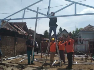 Relawan DMC Bangun Rumah Warga Miskin yang Terbakar