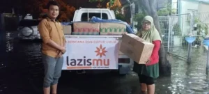 Banjir Menggenangi Trosobo, Tim PCM Sepanjang Bawa Bantuan