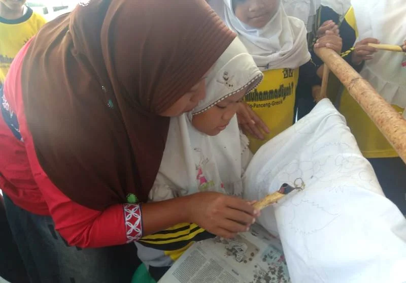 Ternyata Membatik Tak Serumit Gambarnya, Buktinya Anak-Anak Ini Bisa