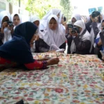 Menghargai Karya Bangsa, Siswa Kunjungan ke Usaha Batik