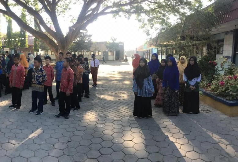 Hari Batik Nasional Jadi Bahan Diskusi Kelas yang Menarik