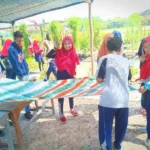 Melukis Batik Kontemporer, Pakai Teknik Cipratan Warna