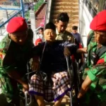 Luar Biasa, Sesepuh Berkursi Roda Ini Tetap Semangat Hadiri Milad