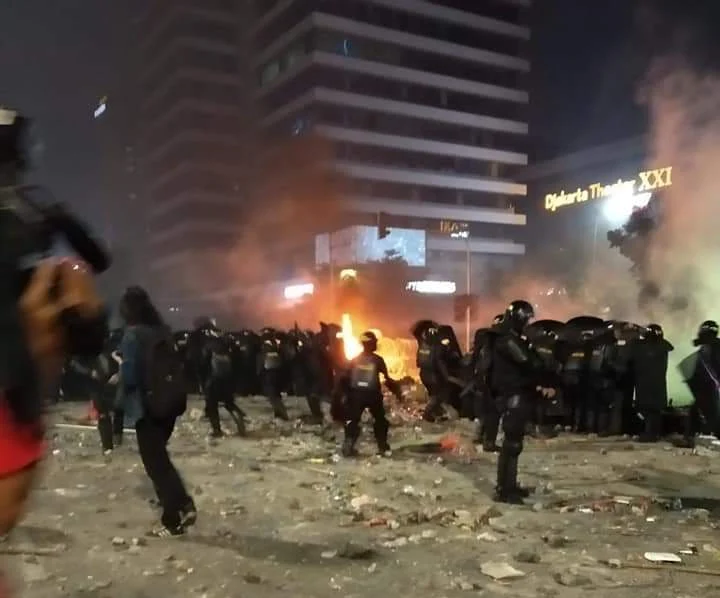 Demo Depan Bawaslu Ricuh Lagi