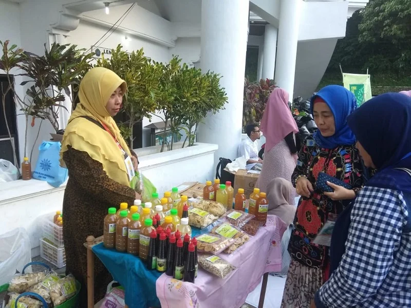 Di Bazar Kajian Ramadhan Tersedia Madu Hutan dan Kecap Organik