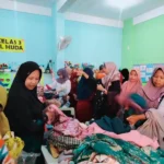 Bazar Baju SD Muri Diserbu Warga