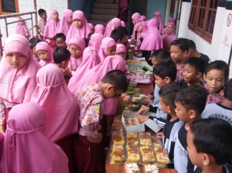 Kecil-Kecil Belajar Wirausaha Lewat Bazar Sekolah