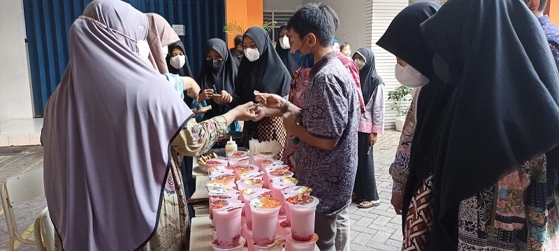 Spemdalas Kolaborasi dengan Wali Siswa Gelar Bazar Takjil