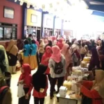 Usai Pawai, Bazar Sekolah Langsung Diserbu Pembeli