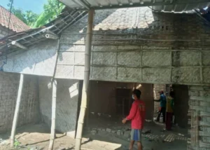 Bedah Rumah Guru Ngaji, Belasan Tahun Hidup di Kandang Ayam