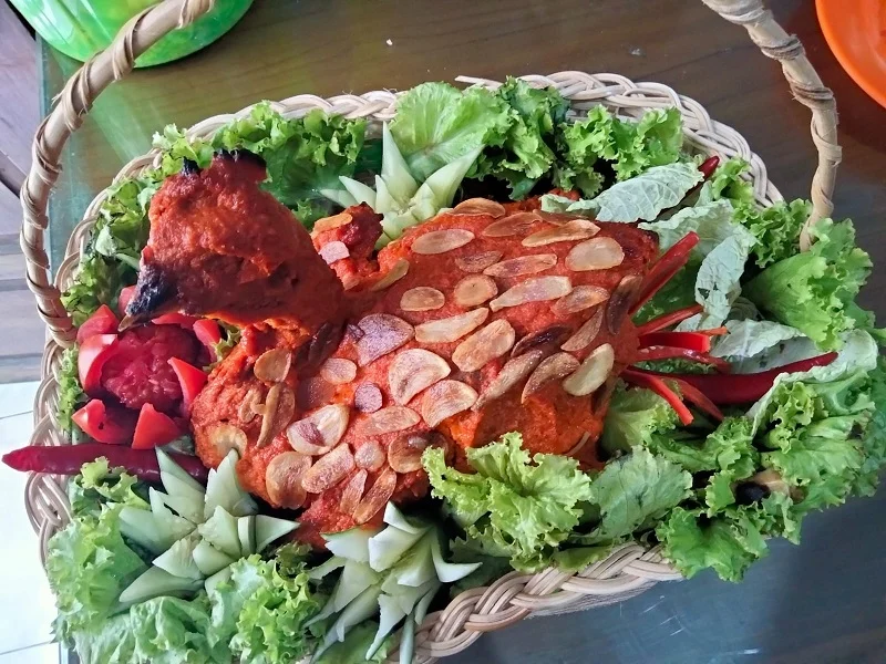 Bekakak Ayam Jadi Menu Andalan Bazar Amal Padi Melati AMM