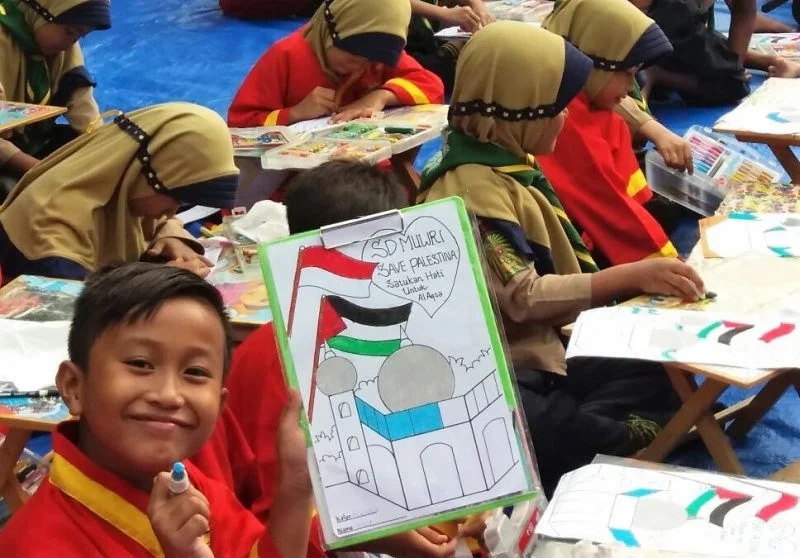 Ketika “Bendera” Merah Putih dan Palestina Berkibar di Masjid Al Aqsa