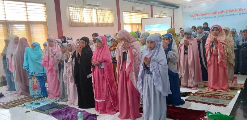 Shalat Ghaib di Aksi Bela Palestina Berlian School