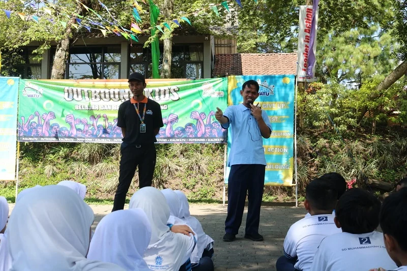 Siswa Berlian School Kegiatan Filantropi Sekaligus Outbound