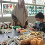 Preschool Berlian School, Serunya Siswa Diajari Bikin Burger