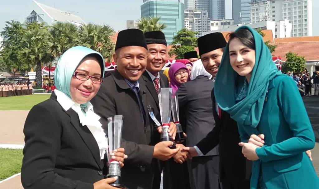 Kado Hardiknas, Berlian School Terima Penghargaan Gubernur Jatim
