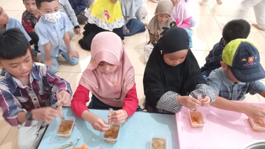 Preschool Berlian School, Siswa Diajak Bikin Minuman Sehat dan Movie Time