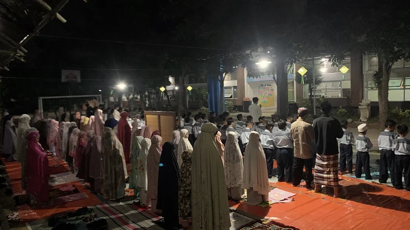 Berlian School Happy Tarawih di Lapangan Dampak Gempa